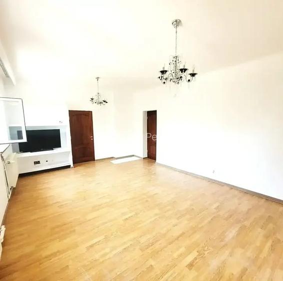 Apartament 3 camere-recent renovat-curte 250 mp /Bulevardul Basarabia Apartament 3 camere-recent renovat-curte 250 mp /Bulevardul Basarabia