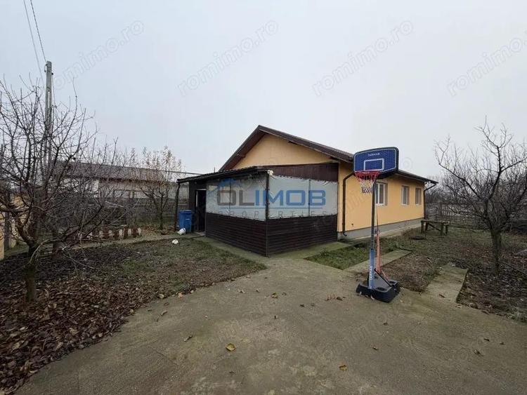 Casa individuala de vanzare in Tarta?e?ti curte mare 500 mp, zona verde - 1