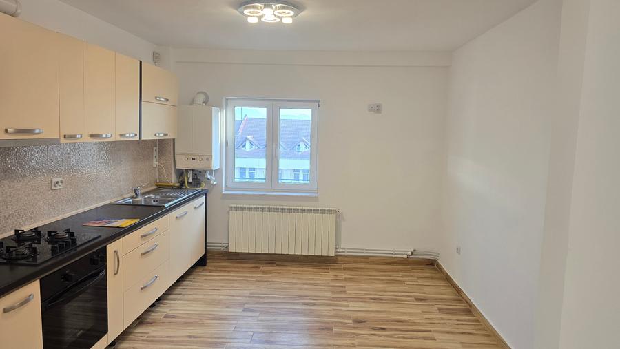 Vand apartament 4 camere decomandat in Deva, zona 22 Decembrie (Liceul Auto), - 1