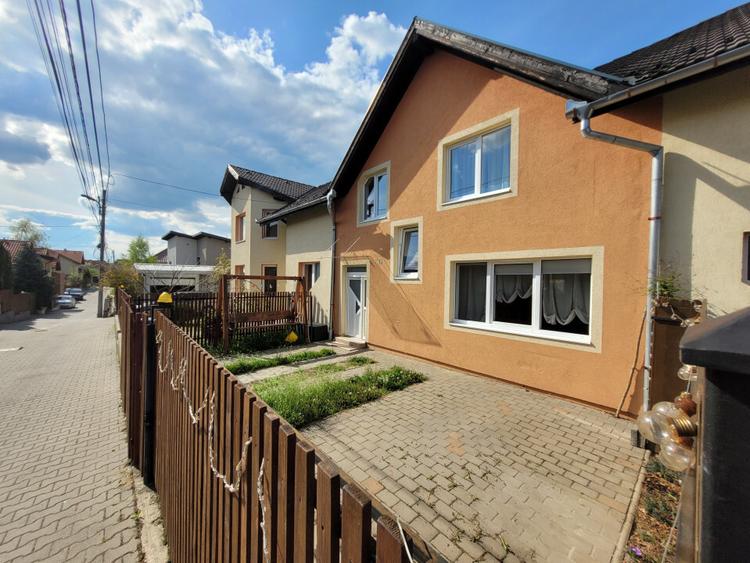 Inchiriere triplex retras de la strada cu curte si parcare in cartierul Europa - 8