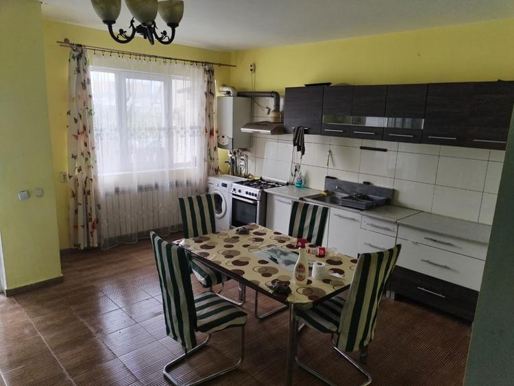 Ofer spre inchiriere casa spatioasa curticica proprie, terasa, garaj i - 4