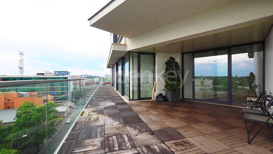 Apartament cu 4 camere decomandat în Herăstrău