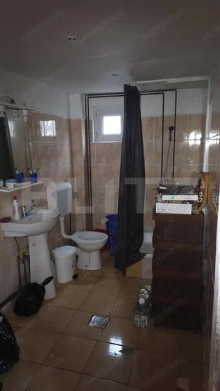 Casa cu acoperisul ars cu teren intravilan, 764 mp, zona Razvad - 5