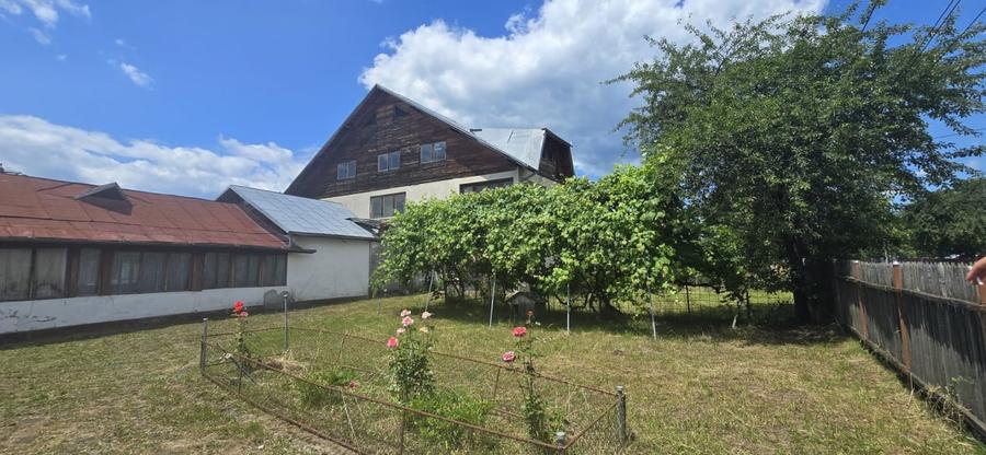 Brebu, Prahova,teren 2232mp + doua constructii in suprafata de 382mp, utilitati - 6