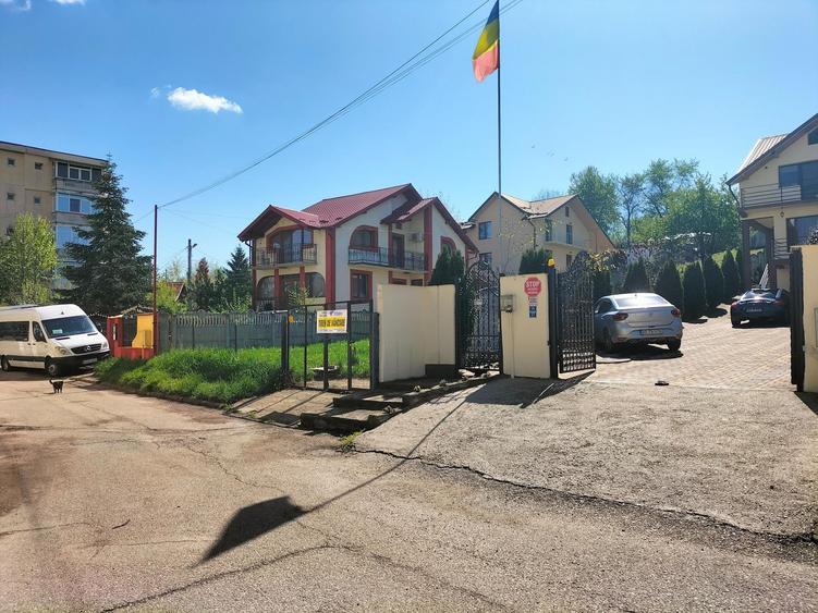 Teren central de vânzare, pentru casă sau afacere! - 1