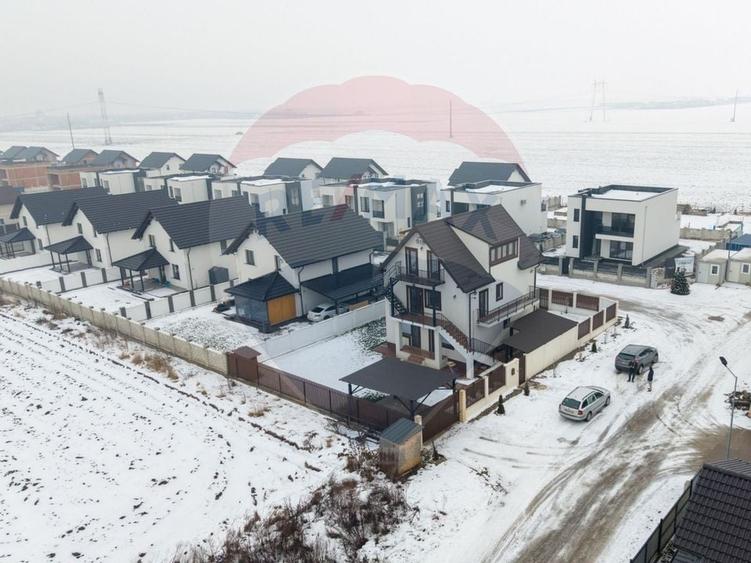 Casa cu 9 camere, teren 501 mp,  Harman! - 40