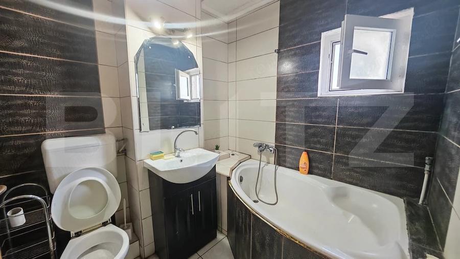 Apartament cu 3 camere,decomandat, zona Nufarul - 7