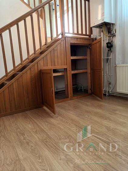 Apartament cu 3 camere semidecomandat, mobilat în Semicentral