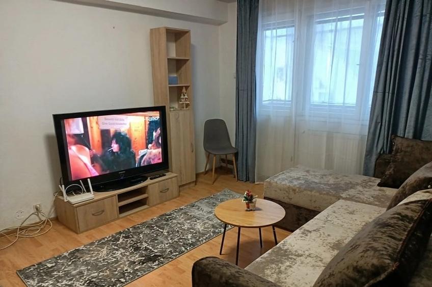 Apartament cu 2 camere semidecomandat în Tătărași
