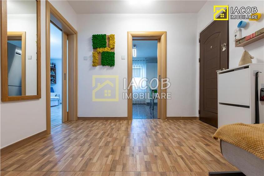 Apartament cu 3 camere decomandat, mobilat în 9 Mai