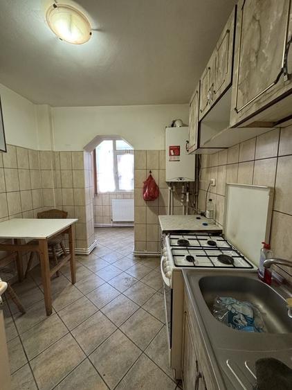 Apartament cu 3 camere decomandat, mobilat în Păcurari