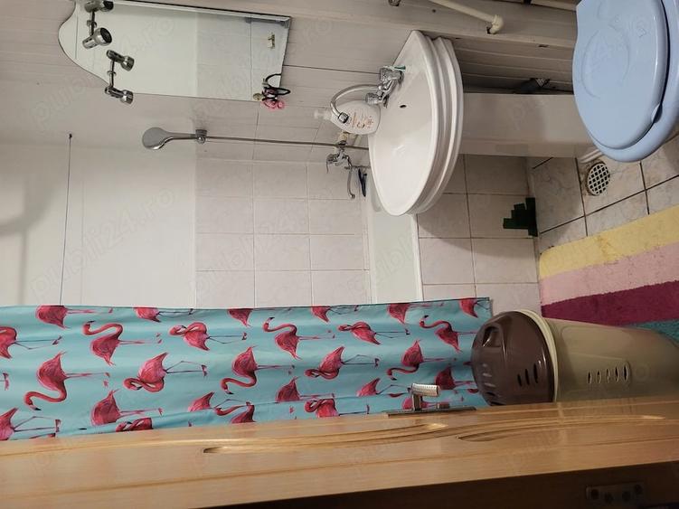 Apartament cu 3 camere semidecomandat în Crihala