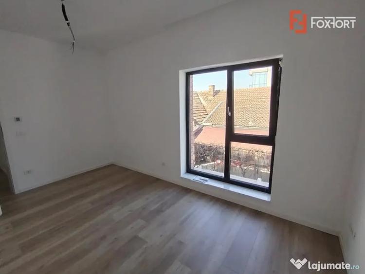 Casă cu 4 camere cu Teren 191 Mp în Buziașului