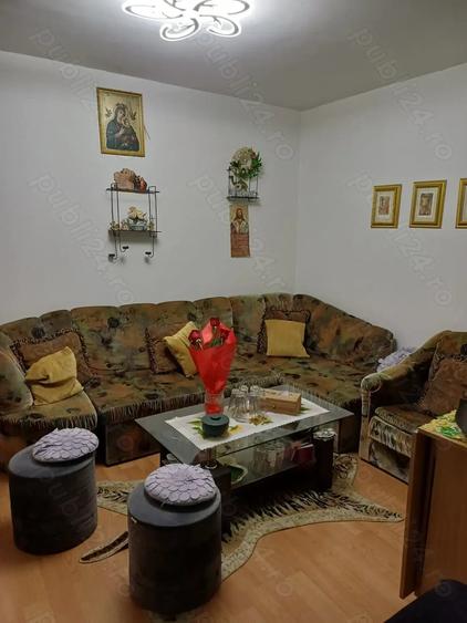Apartament cu 4 camere decomandat în Vitrometan
