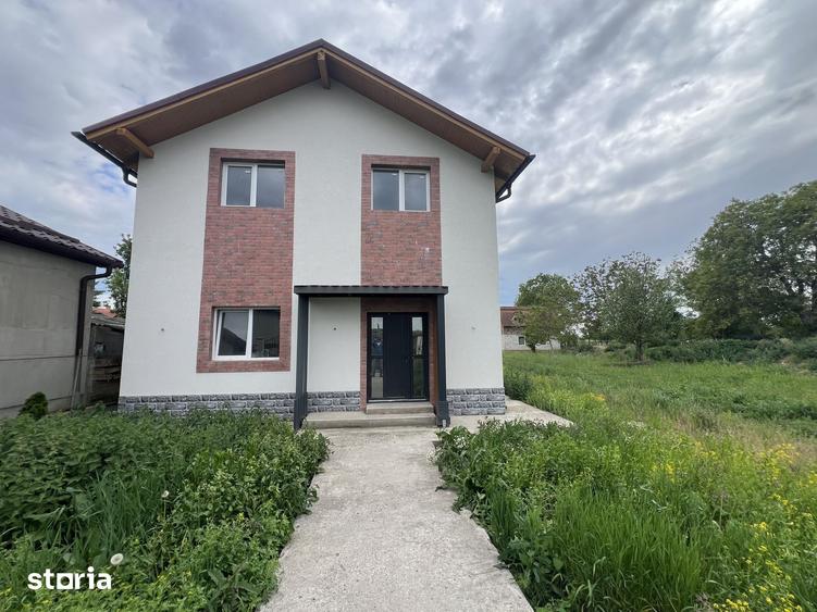 Casă cu 5 camere cu Teren 1000 Mp în Păulești