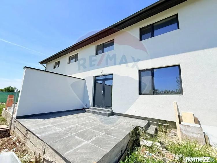 Casă cu 5 camere cu Teren 300 Mp în Cornetu