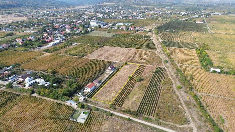 Teren Construcții extravilan de 3704 mp, în Periferie