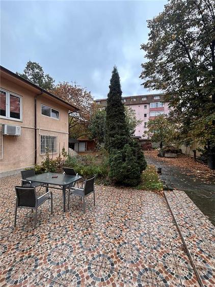 Casă individuală cu 6 camere cu Canalizare în Soarelui