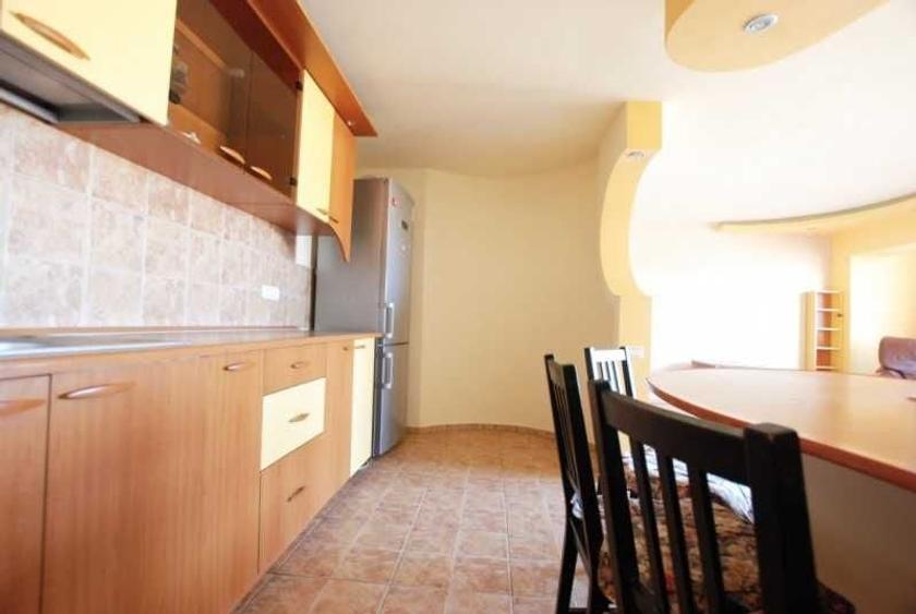 Apartament cu 3 camere decomandat în Dacia