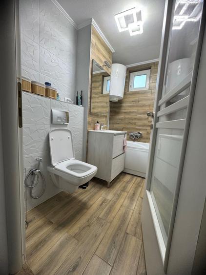 Apartament cu 3 camere semidecomandat în Central