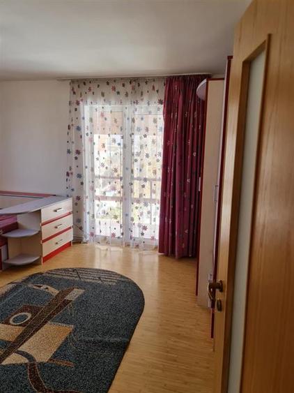 Casă individuală cu 5 camere cu Teren 400 Mp în Schei