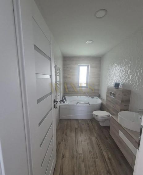 Duplex cu 4 camere cu Canalizare în Baciu