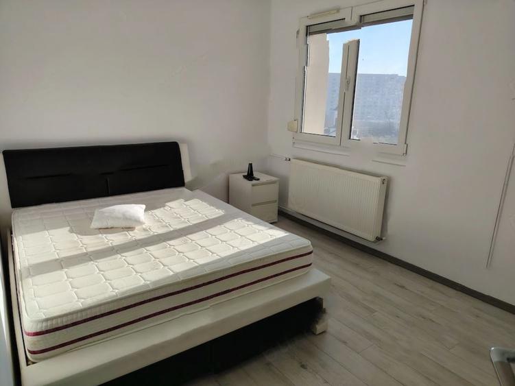 Apartament cu 3 camere semidecomandat, mobilat în Titan