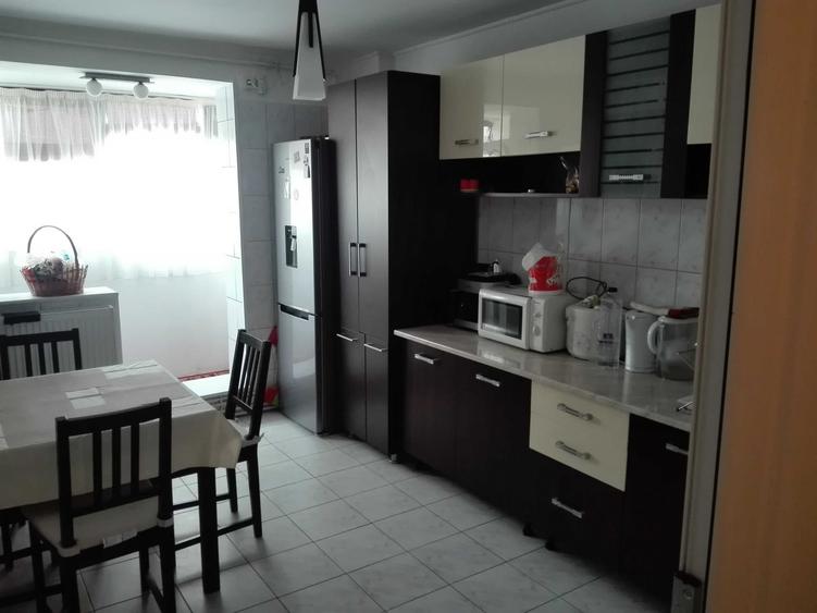 Apartament cu 2 camere semidecomandat în Barbu Văcărescu