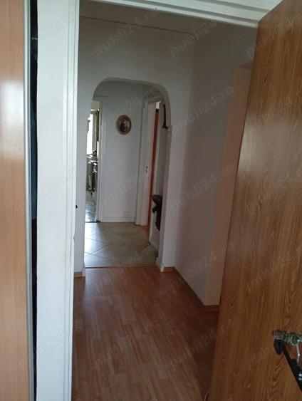 Apartament cu 3 camere decomandat, mobilat în Pantelimon
