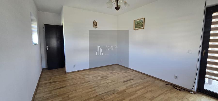 Casă individuală cu 4 camere cu Canalizare în Central