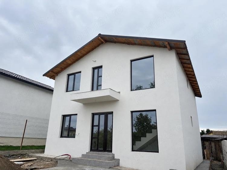 Casă cu 6 camere cu Teren 380 Mp în Central