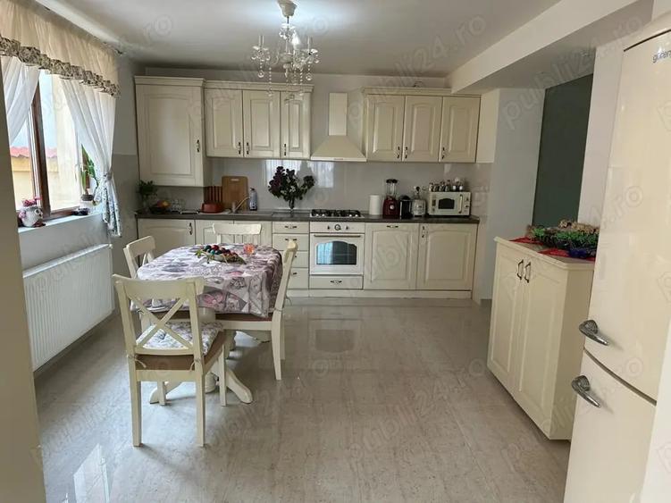 Casă cu 4 camere cu Teren 395 Mp în Central