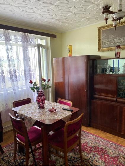 Apartament cu 3 camere semidecomandat în Micro 1