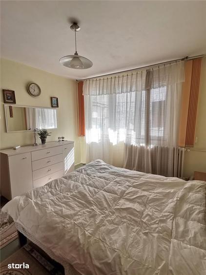 Apartament cu 3 camere decomandat în Alexandriei
