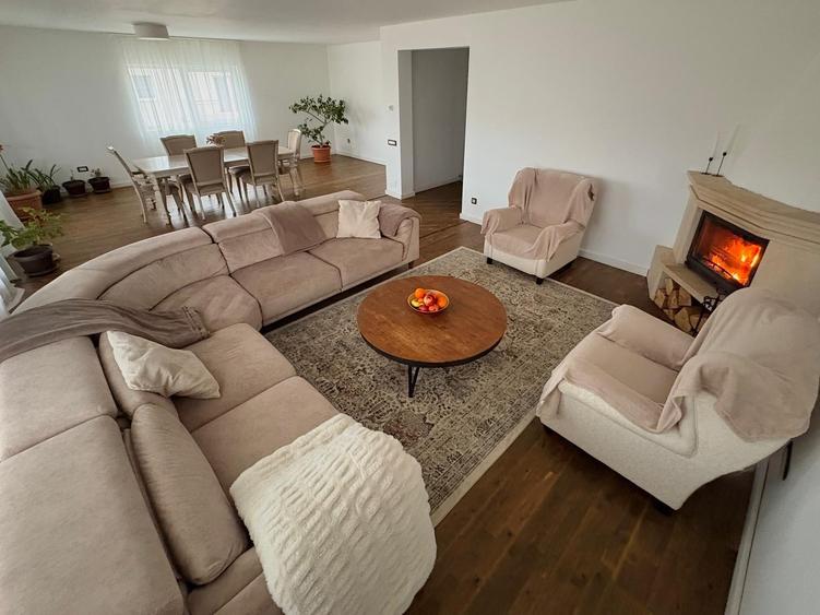 Penthouse cu 6 camere semidecomandat, mobilat în Florești