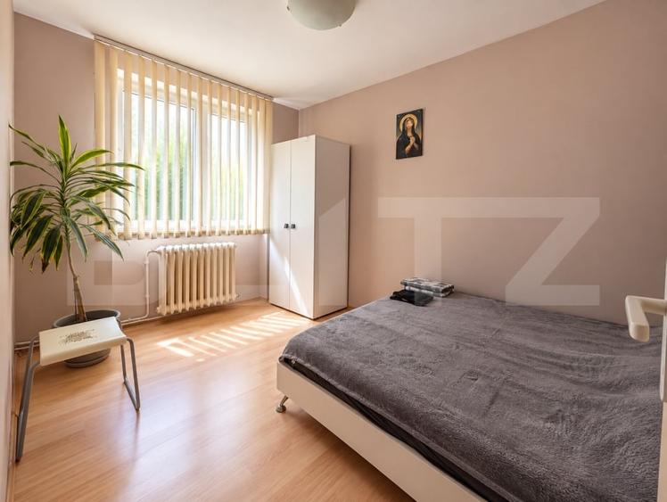 Apartament cu 3 camere semidecomandat, mobilat în Dacia