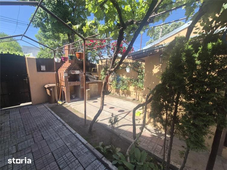 Casă cu 5 camere cu Teren 200 Mp în Școlilor
