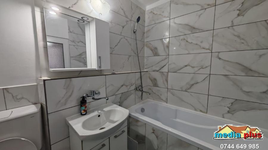 Garsonieră decomandată în Micro 17