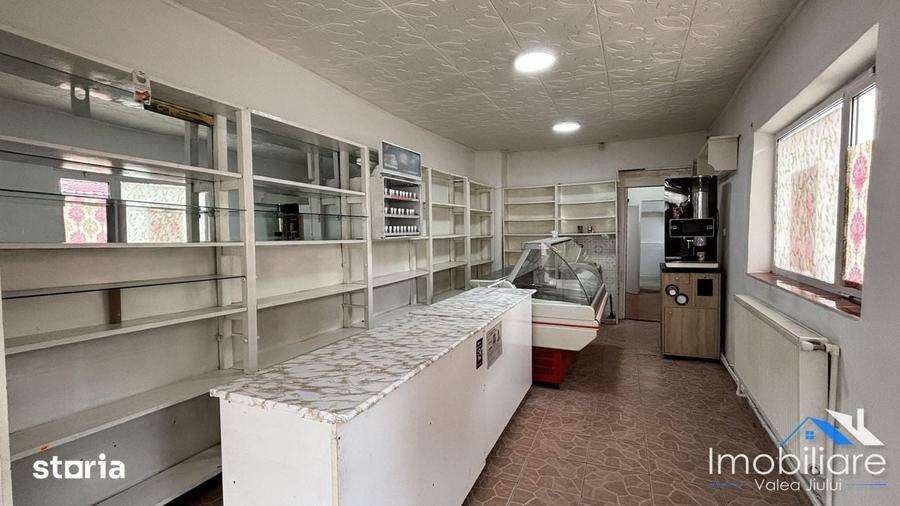 Spațiu comercial, de 40 mp, în Petros
