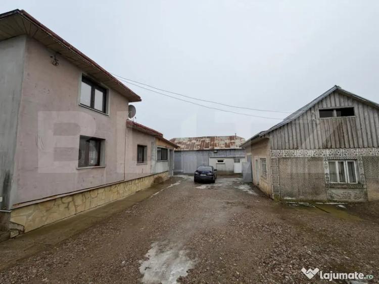 Casă cu 4 camere cu Teren 7000 Mp în Central