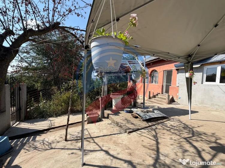 Casă cu 3 camere cu Canalizare în Izvor