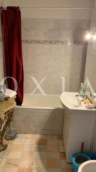 Apartament cu 3 camere decomandat, mobilat în Central