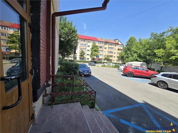 Apartament cu 3 camere decomandat în Noua