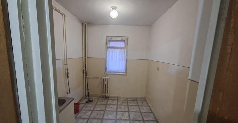 Apartament 4 camere de vanzare Ploie?ti, Bld. Republicii - 1