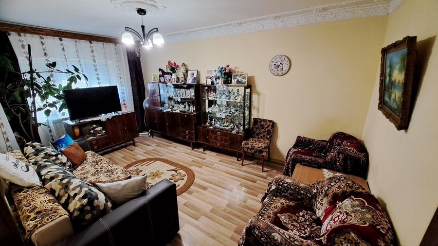 Apartament cu 3 camere decomandat-Micro 16 - 1