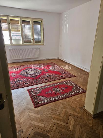 De vanzare semicentral,casa singur in curte,cu 2 camere,teren 330mp,pe un nivel.