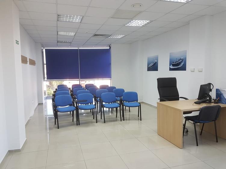 Birou, de 241 mp, în Central