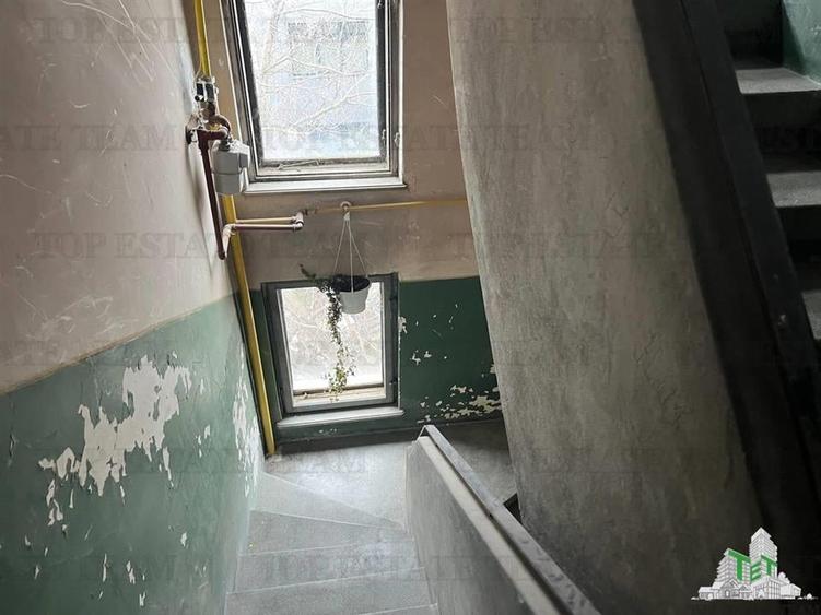 2 garsoniere adiacente la rosu pe Calea Grivitei, etaj 4 - 17