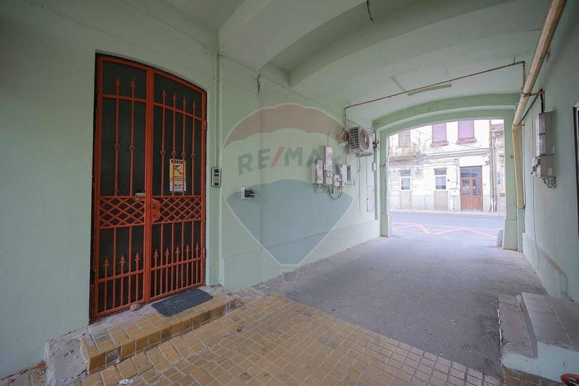 De vanzare apartament 1 camera, ultracentral cu loc de parcare - 9