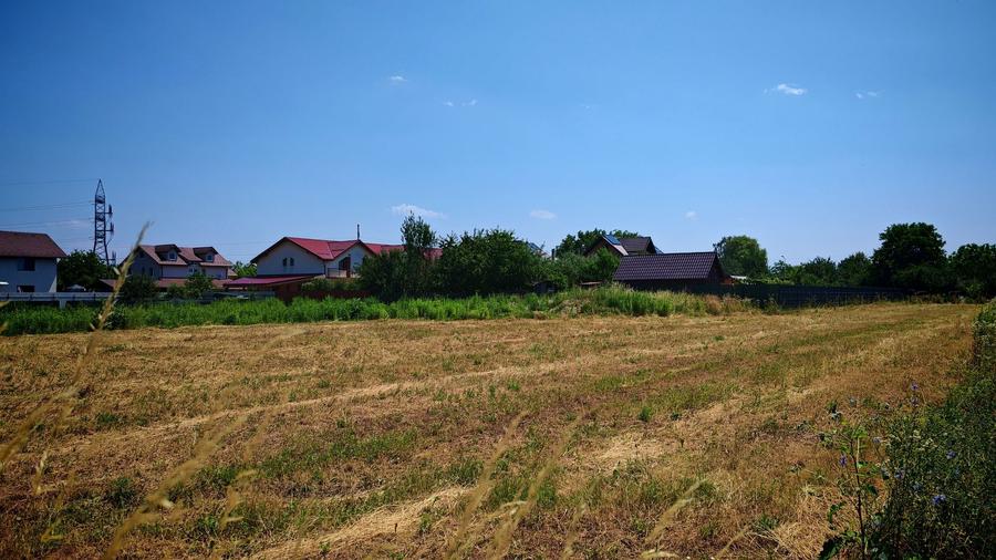 BARTOLOMEU,intravilan,intre case,suprafata de 774 mp,constructii P+2 - 19